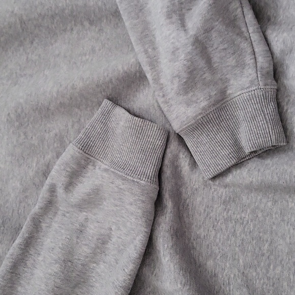 Calvin Klein Sweater - Picture 17 of 17